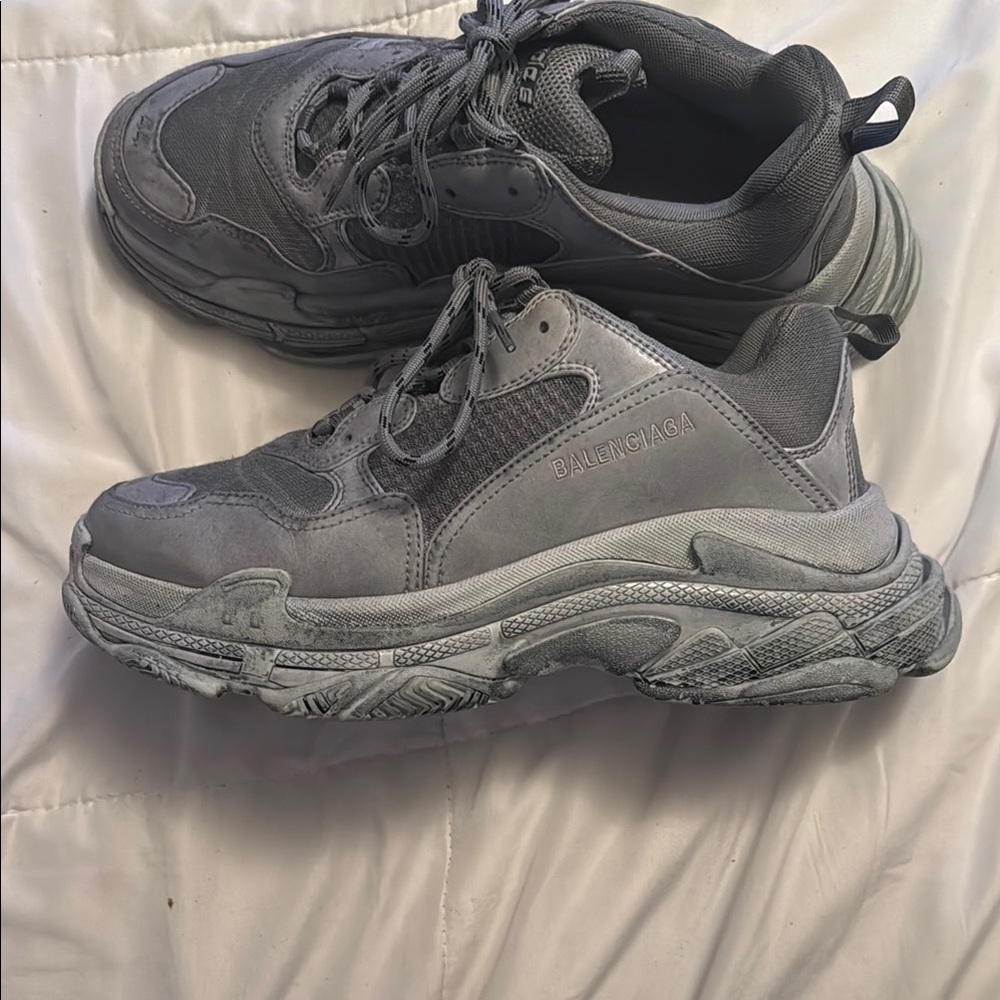 Men's Gray Balenciaga Triple S - Picture 2 of 4